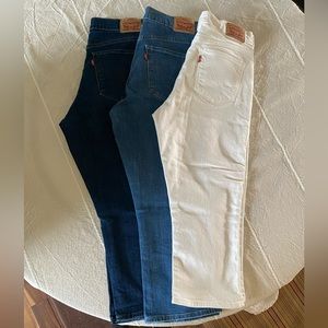 Levi’s Classic Capris Lot of 3